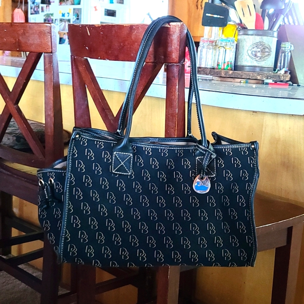 Dooney and bourke signature shoulder bag
